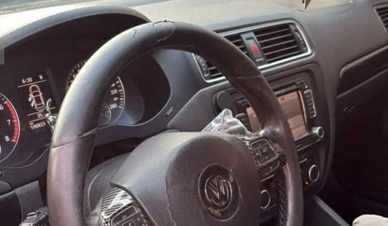 
Volkswagen Jetta 2011 full									